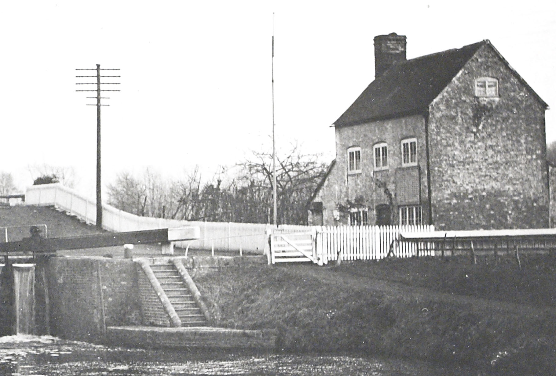 Double Lock Cottage (Waterways Archive)