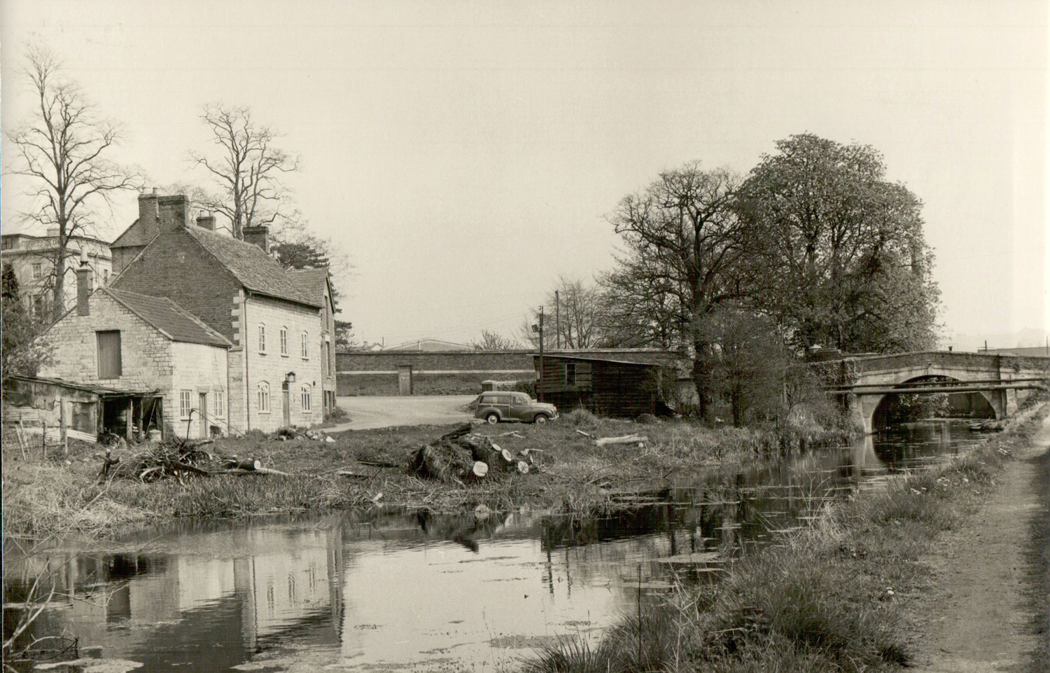 Ryeford Wharf and the Anchor Inn (Michael Handford)