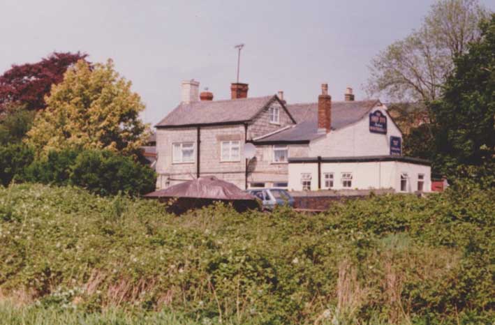 The back of the Ship Inn viewed from the canal side in 1991. (Donald Smith Collection via Stonehouse History Group)
